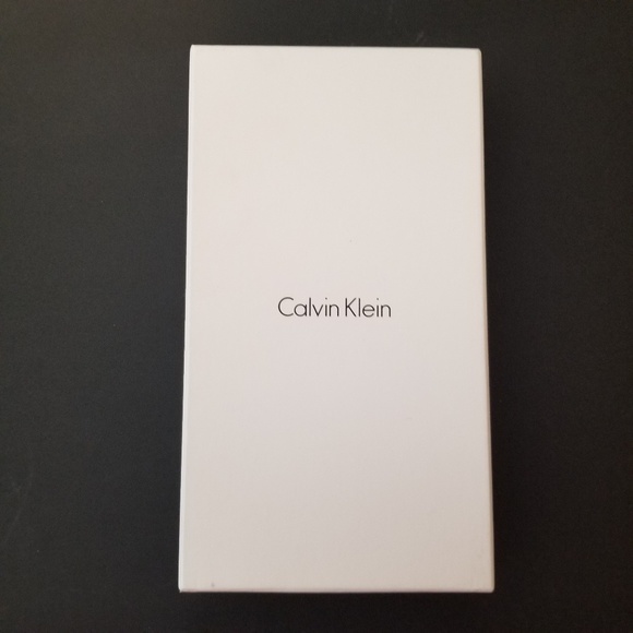 Calvin Klein zip around wallet - Picture 3 of 3